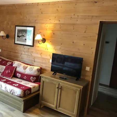 3 Pieces 6 Pers Avec Balcon Et Parking, A 700m Du Centre De - Fr-1-263-222 * Valloire
